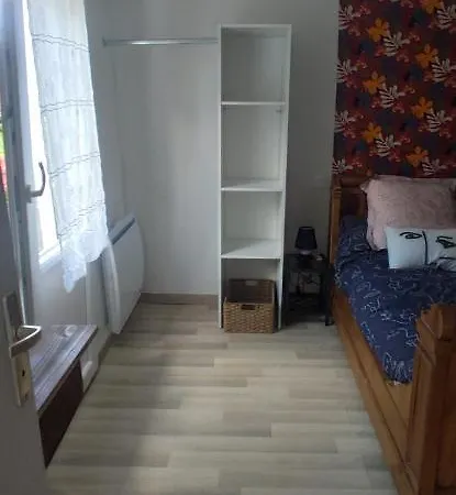 Petit Logement Sur Jardin Lejlighed *
